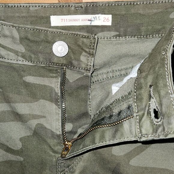 Levi Straus Green Camo 711 Skinny Ankle Pant Jean Denim Size 26 Cotton Polyester - Picture 3 of 10